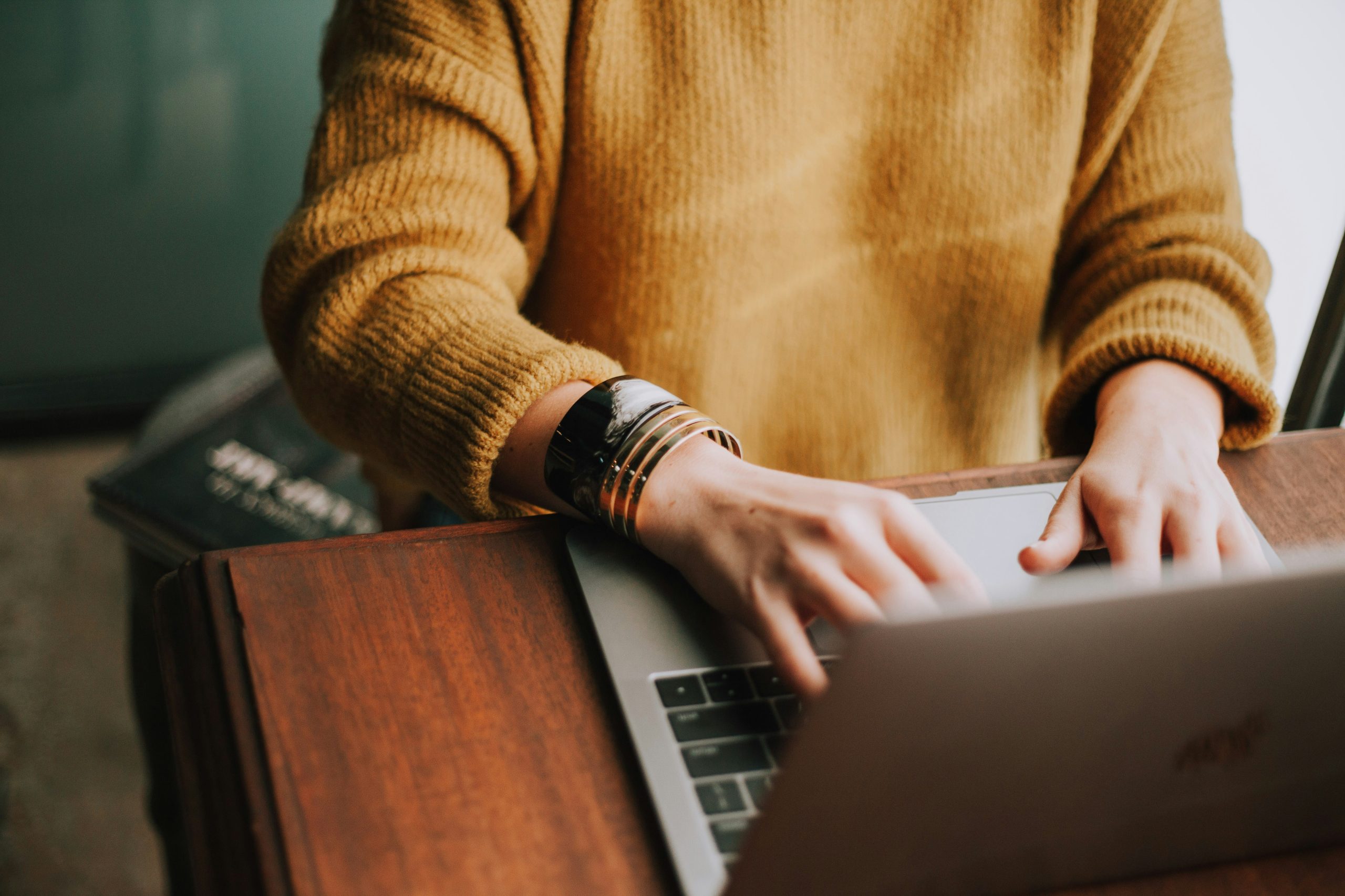 Cómo utilizar la IA para mejorar tu currículum